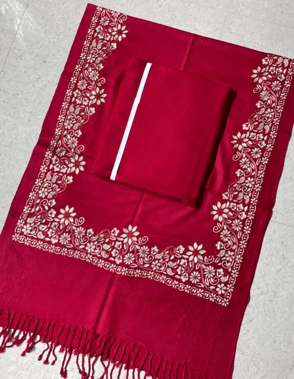 PLAIN SUIT WITH EMBROIDED STOLE